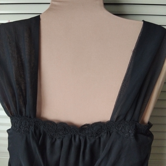 Unworn lace lingerie - Picture 8 of 16